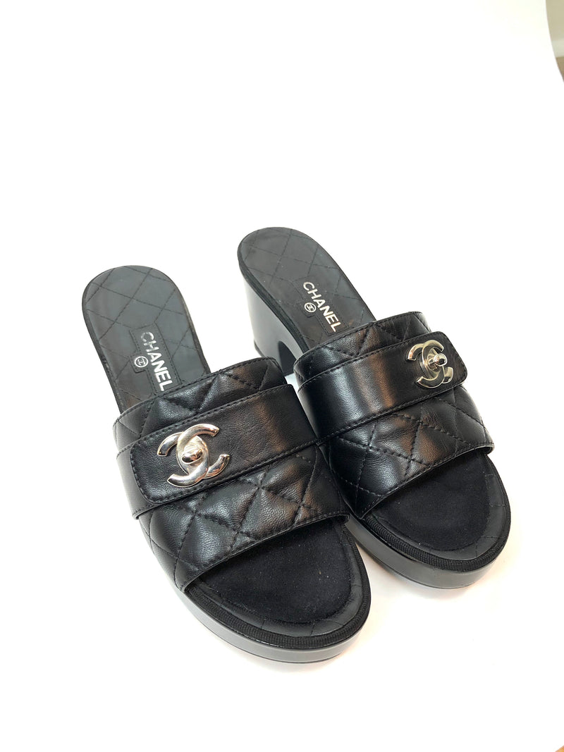 CHANEL Black Slides. Chanel Quilted Leather Slides Mules Size 38.5