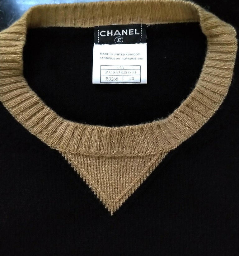 Chanel 2007 Coco Camellia Crest Black & Tan Cashmere Sweater FR 40